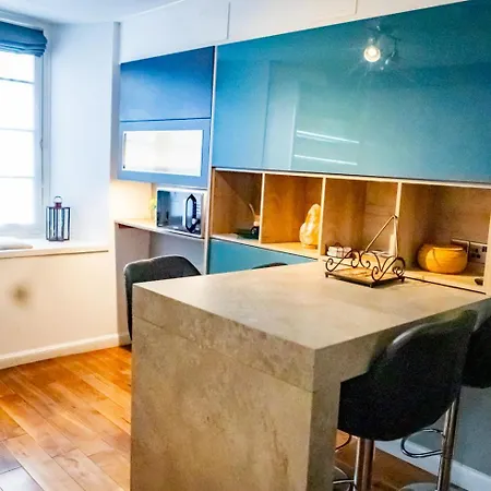 Lovely 2 Bedroom B-listed Converted Whisky Bond