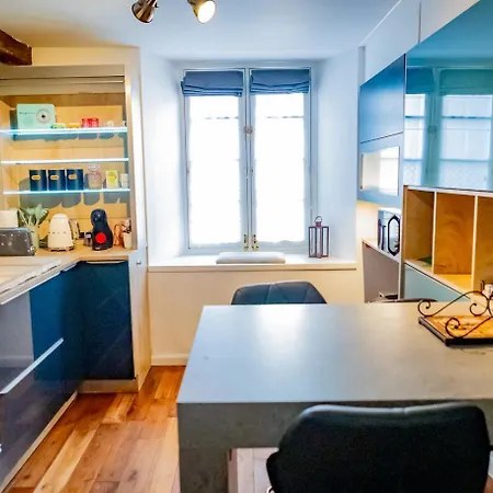 Lovely 2 Bedroom B-listed Converted Whisky Bond Apartment