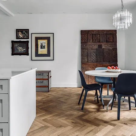 Stylish Georgian Garden + Secure Parking *