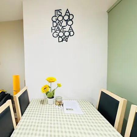 Spacious Near Royal Mile With Free Parking, Lift And Sunny Balcony