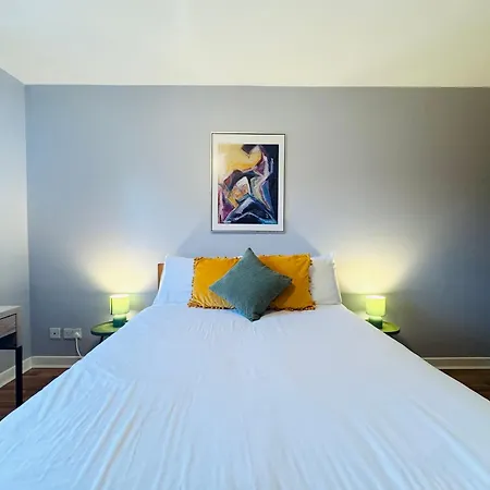 Sunny Spacious Retreat Near Royal Mile With Free Parking And Lift Апартаменты Эдинбург