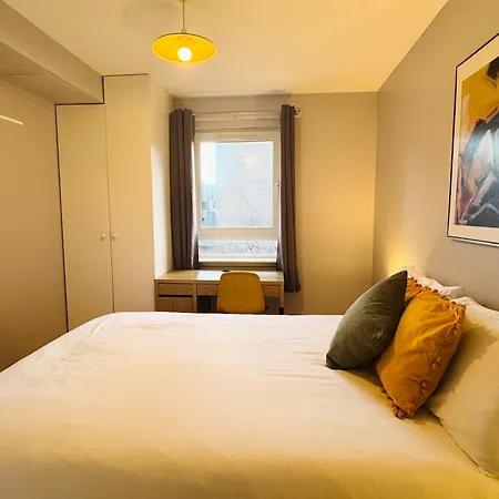 Sunny Spacious Retreat Near Royal Mile With Free Parking And Lift Appartamento Edimburgo