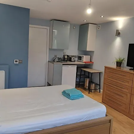 The Retreat Edinburgh, 2-minute Walk To Bus Stop *