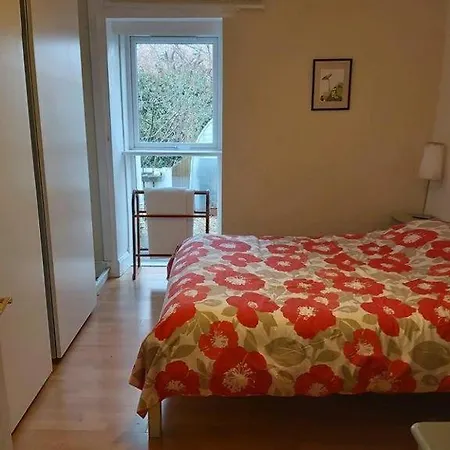 Bed & Breakfast Cosy For Share , Private Double Room, Wifi, Parking, Garden Edimburgo