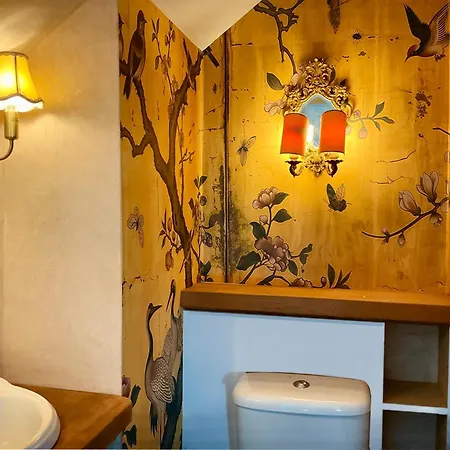Historic Near The Castle, 5 Min From Train Station