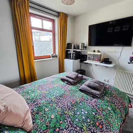 Double With Shared Bathroom Near The Shore And Tram