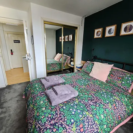 Double With Shared Bathroom Near The Shore And Tram Edimburgo