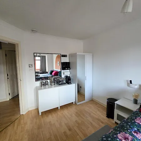 Double With Shared Bathroom Near The Shore And Tram Гостевой дом *