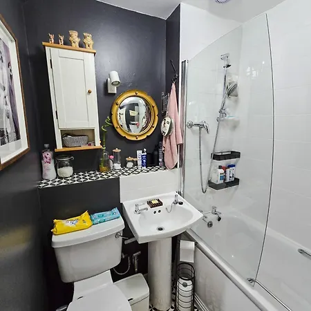 Double With Shared Bathroom Near The Shore And Tram * Эдинбург