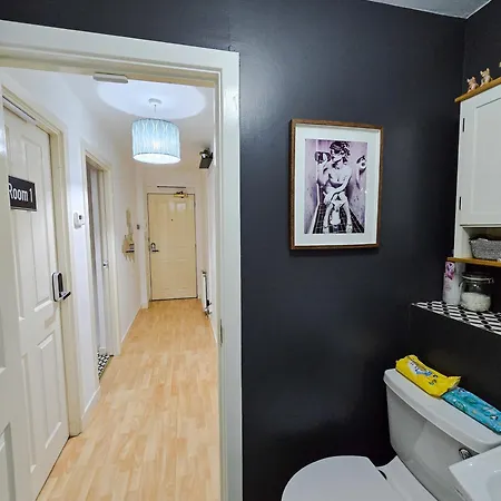 Guest house Double With Shared Bathroom Near The Shore And Tram Edinburgh