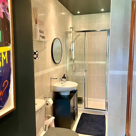 Quiet 1-Bed Garden Apartment Near Leith & Walk To City Centre Apartmán *