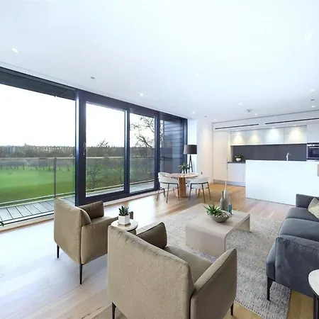 Stylish 2br In Quartermile Balcony & Garden View