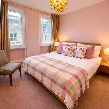 New Royal Mile With Balcony And Stunning Views Floor No Lift