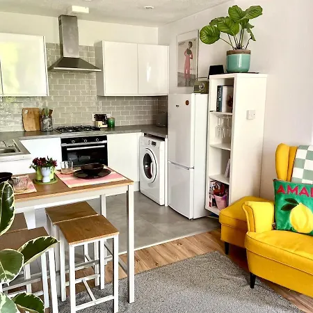 Quiet 1-Bed Garden Apartment Near Leith & Walk To City Centre * Edinburgh