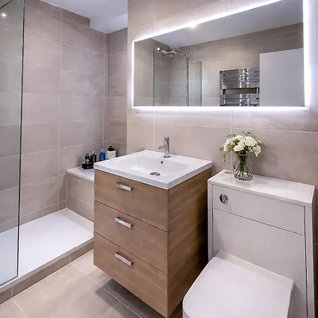 New Royal Mile With Balcony And Stunning Views Floor No Lift Apartment Edinburgh