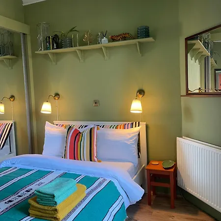 Quiet 1-Bed Garden Apartment Near Leith & Walk To City Centre Apartmán *