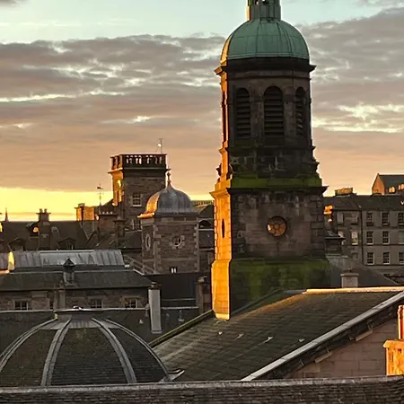 New Royal Mile With Balcony And Stunning Views Floor No Lift Edinburgh