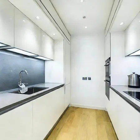 Stylish 2br In Quartermile Balcony & Garden View