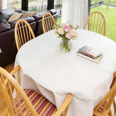 Stylish 2br In Quartermile Balcony & Garden View Apartment Edinburgh