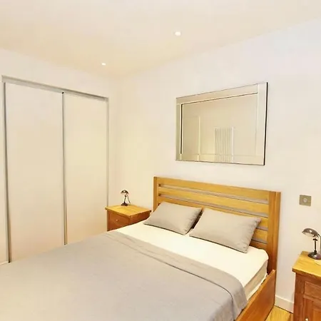 Stylish 2br In Quartermile Balcony & Garden View *