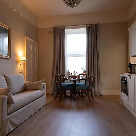 The Townhouse, Leith 4*