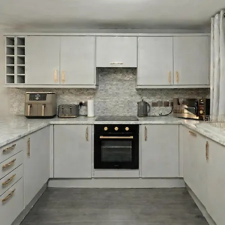 Дом отдыха Dynastays- Stylish Seaside Home- Dog Friendly, Garden & Parking (adults Only) *