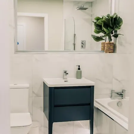 Ferienhaus Stylish 2 Bed Centre With Parking *