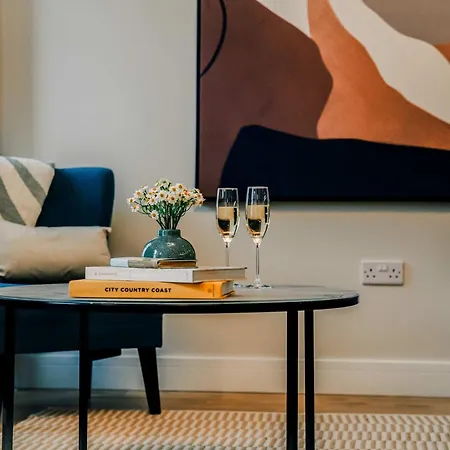 Dom wakacyjny Stylish 2 Bed Centre With Parking