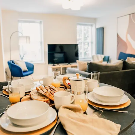 Дом отдыха Stylish 2 Bed Centre With Parking *