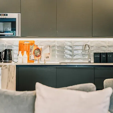 Дом отдыха Stylish 2 Bed Centre With Parking