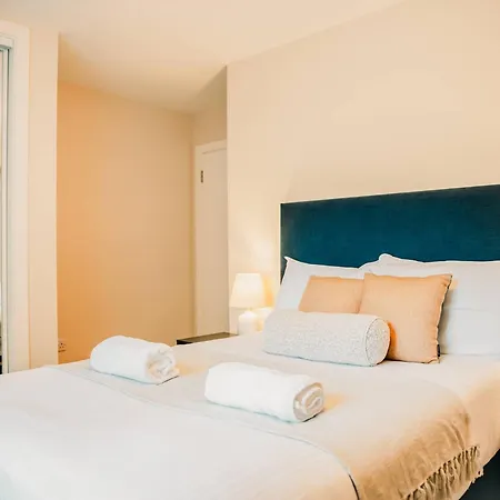 Дом отдыха Stylish 2 Bed Centre With Parking Эдинбург