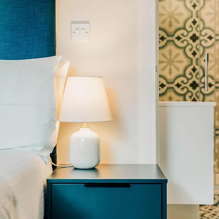 Дом отдыха Stylish 2 Bed Centre With Parking Эдинбург