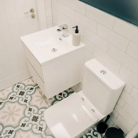 Stylish 2 Bed Centre With Parking Эдинбург