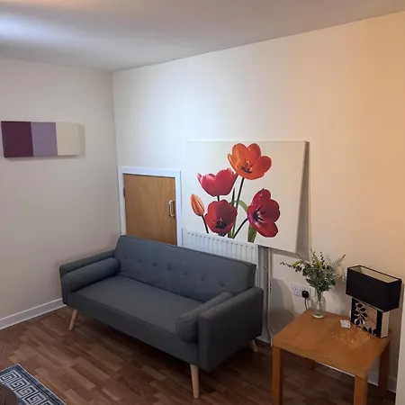 3 Floors, 4 Bedroom House With A Private Driveway! Εδιμβούργο