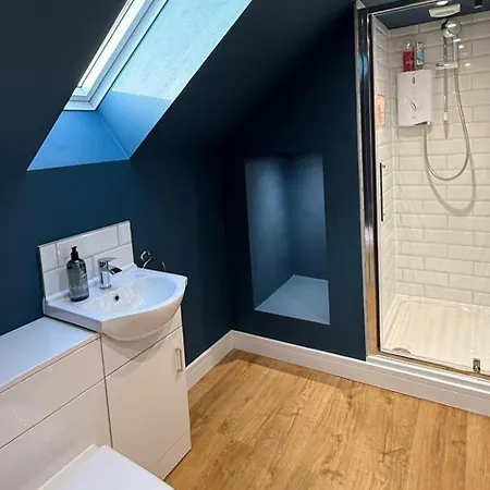 5 Bed House Sleeps10 Free Parking Pets Centre Edinburgh