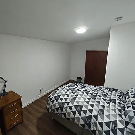 En Longstone Homestay *