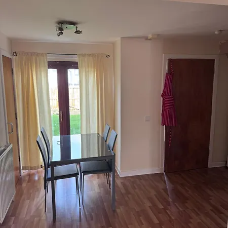 3 Floors, 4 Bedroom House With A Private Driveway! Εδιμβούργο