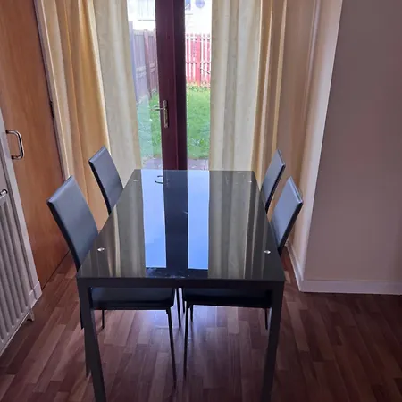 Holiday home 3 Floors, 4 Bedroom House With A Private Driveway! Edinburgh