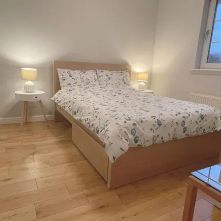 منزل للإقامة Double With Private Bathroom N Parking Direct Connection To Airport Train Station