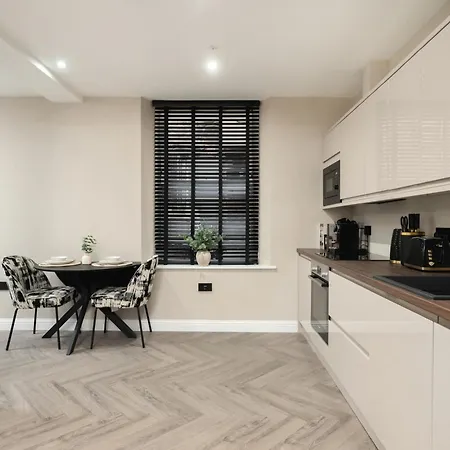 Sovo - South Lane - Centre 3*