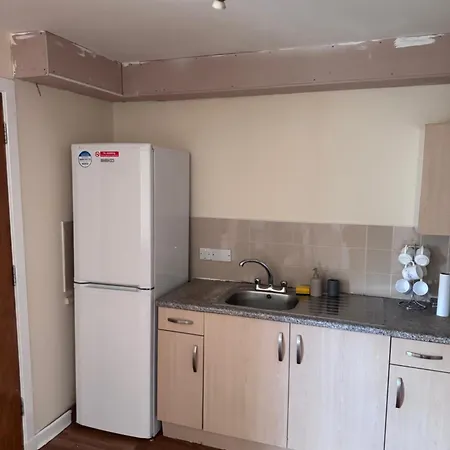 3 Floors, 4 Bedroom House With A Private Driveway! Σπίτι διακοπών