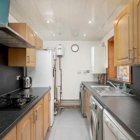 Charming Spacious - Pass The Keys Holiday home *