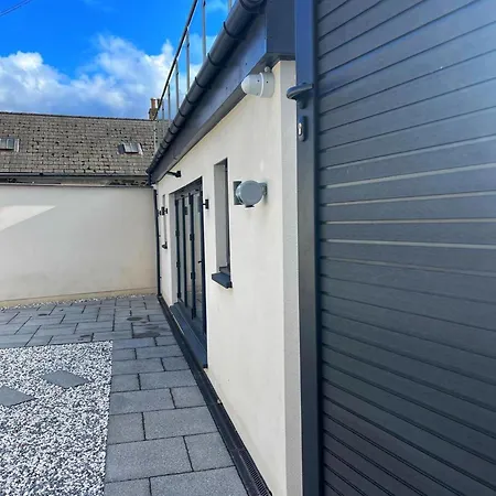 Holiday home 5 Bed House Sleeps10 Free Parking Pets Centre Edinburgh