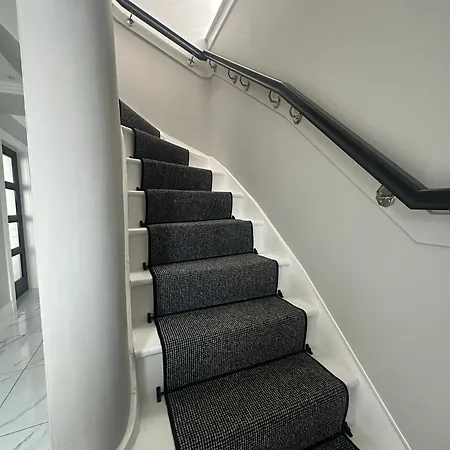 Luxury Waterfront Retreat For Groups Edinburgh