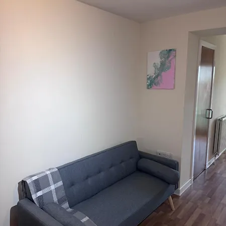 3 Floors, 4 Bedroom House With A Private Driveway! *
