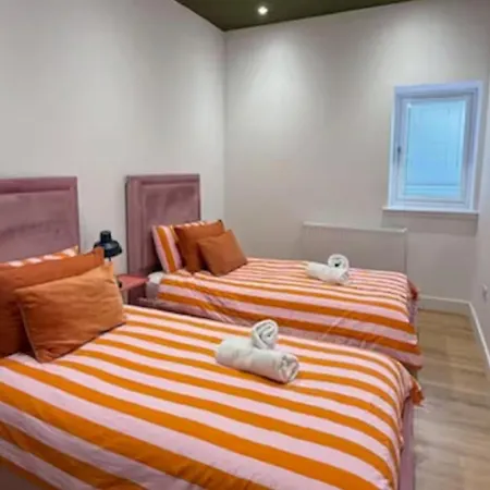 度假居 5 Bed House Sleeps10 Free Parking Pets Centre