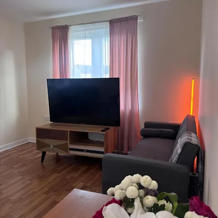 3 Floors, 4 Bedroom House With A Private Driveway! *
