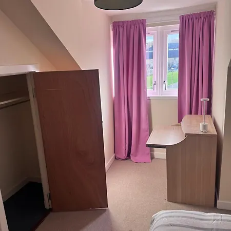 Σπίτι διακοπών 3 Floors, 4 Bedroom House With A Private Driveway!