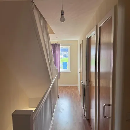 Σπίτι διακοπών 3 Floors, 4 Bedroom House With A Private Driveway! *