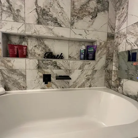 Luxury Waterfront Retreat For Groups * Edinburgh